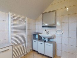 Quiet Country Side Cottage with Private Garden & WiFi near Nature Park