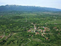 Quiet Country Side Cottage with Private Garden & WiFi near Nature Park