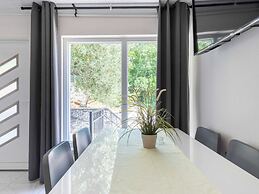 Soothing Holiday Home in Starigrad near Sea