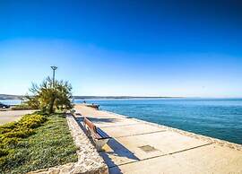 Soothing Holiday Home in Starigrad near Sea