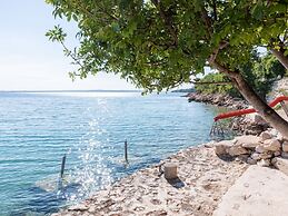 Soothing Holiday Home in Starigrad near Sea