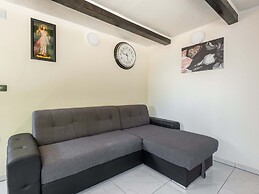 Soothing Holiday Home in Starigrad near Sea