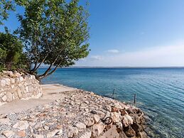 Soothing Holiday Home in Starigrad near Sea