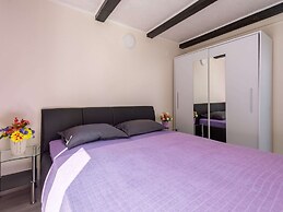 Soothing Holiday Home in Starigrad near Sea