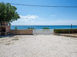 Soothing Holiday Home in Starigrad near Sea