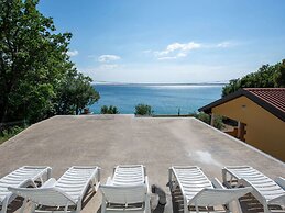 Soothing Holiday Home in Starigrad near Sea