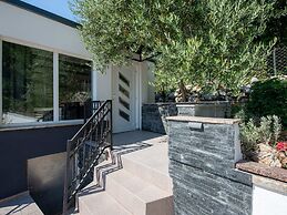 Soothing Holiday Home in Starigrad near Sea