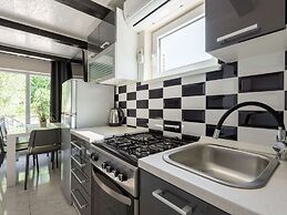 Soothing Holiday Home in Starigrad near Sea