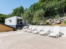 Soothing Holiday Home in Starigrad near Sea