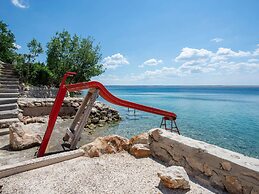 Soothing Holiday Home in Starigrad near Sea