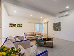 Deluxe Villa in Šibenik near Lake