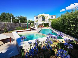 Deluxe Villa in Šibenik near Lake