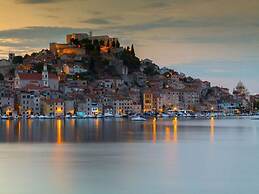 Deluxe Villa in Šibenik near Lake
