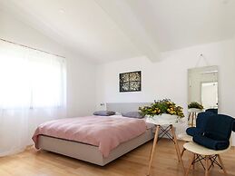 Deluxe Villa in Šibenik near Lake