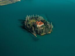 Deluxe Villa in Šibenik near Lake