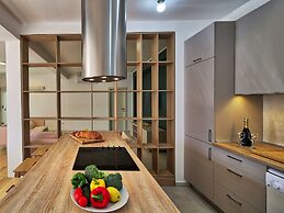 Deluxe Villa in Šibenik near Lake