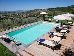 Luxurious Villa in Cortona Tuscany with Hot Tub