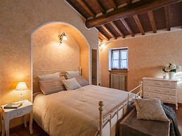 Luxurious Villa in Cortona Tuscany with Hot Tub