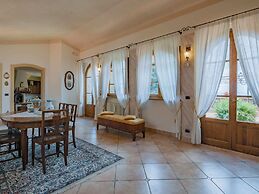 Luxurious Villa in Cortona Tuscany with Hot Tub