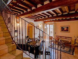 Luxurious Villa in Cortona Tuscany with Hot Tub