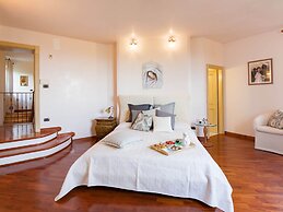 Luxurious Villa in Cortona Tuscany with Hot Tub