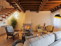 Luxurious Villa in Cortona Tuscany with Hot Tub