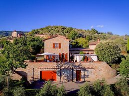Luxurious Villa in Cortona Tuscany with Hot Tub