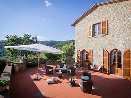 Luxurious Villa in Cortona Tuscany with Hot Tub