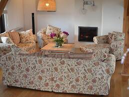 Holiday Home in Przew?oka With Forest