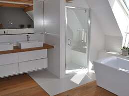 Holiday Home in Przew?oka With Forest