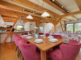 Holiday Home in Przew?oka With Forest