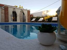 Charming Villa With Private Pool and Nice Covered Terrace, 3 Rooms and
