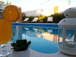 Villa With Private Pool and Terrace