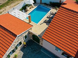 Villa With Private Pool and Terrace
