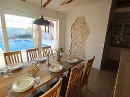 Villa With Private Pool and Terrace