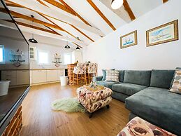 Villa With Private Pool and Terrace