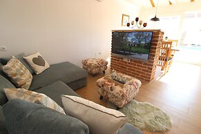 Villa With Private Pool and Terrace