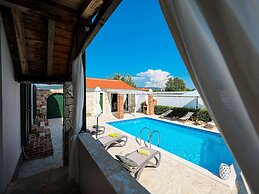 Villa With Private Pool and Terrace
