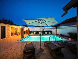 Villa With Private Pool and Terrace