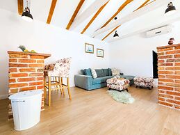 Villa With Private Pool and Terrace