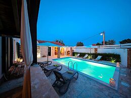 Villa With Private Pool and Terrace