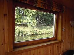 Cozy Boat in Merkem near Lake