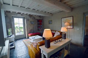 Elegant Estate Stay, Maredsous