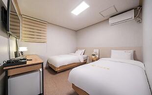 Peanut Hotel