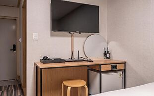 Peanut Hotel