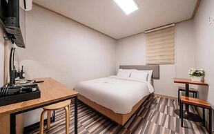 Peanut Hotel