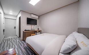 Peanut Hotel