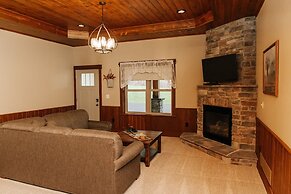 Sojourner's Lodge & Log Cabin Suites