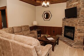 Sojourner's Lodge & Log Cabin Suites