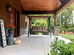 Sojourner's Lodge & Log Cabin Suites